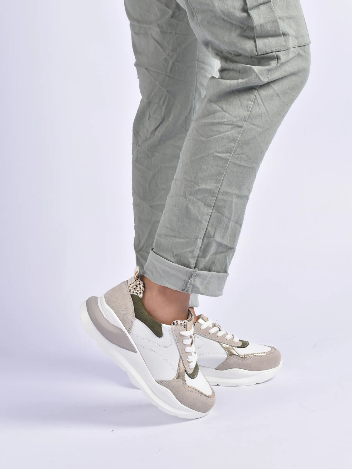 Julz Dara Sneaker