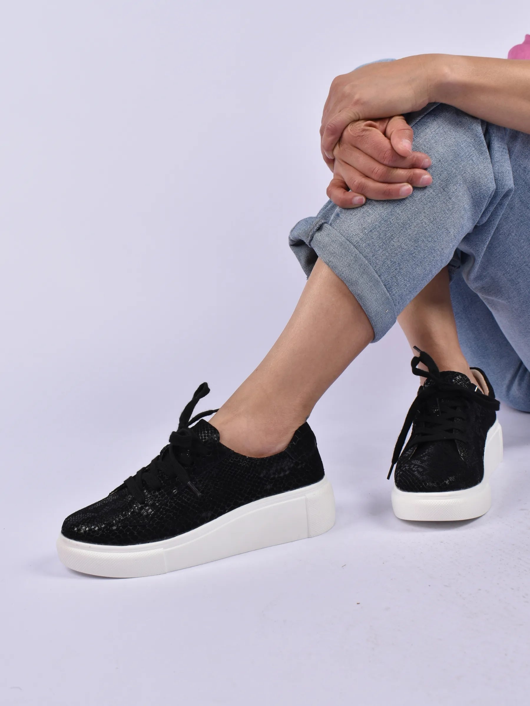 Julz Bayley Sneaker