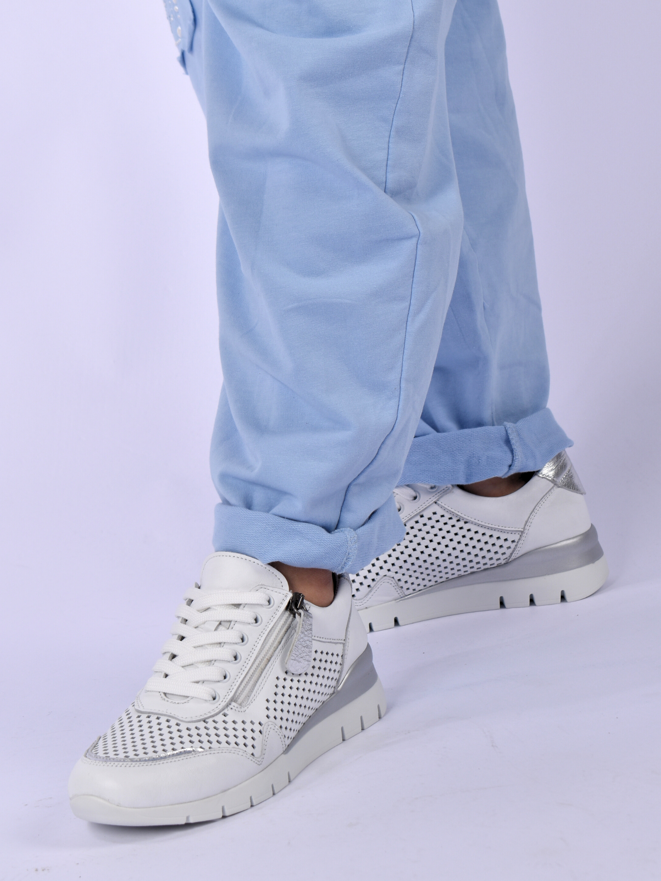 JOLIE TAUPE ZIP SNEAKER