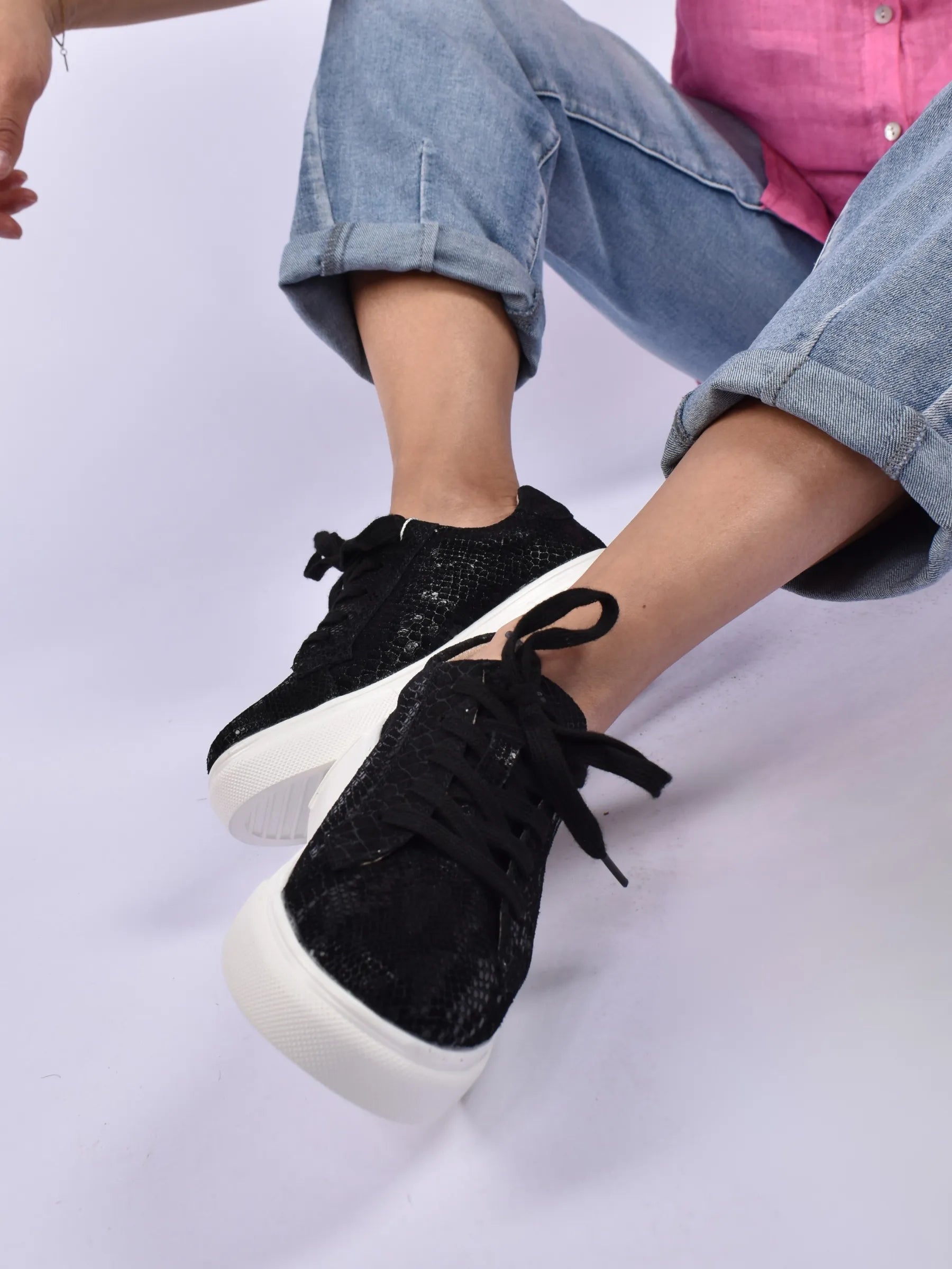 Julz Bayley Sneaker