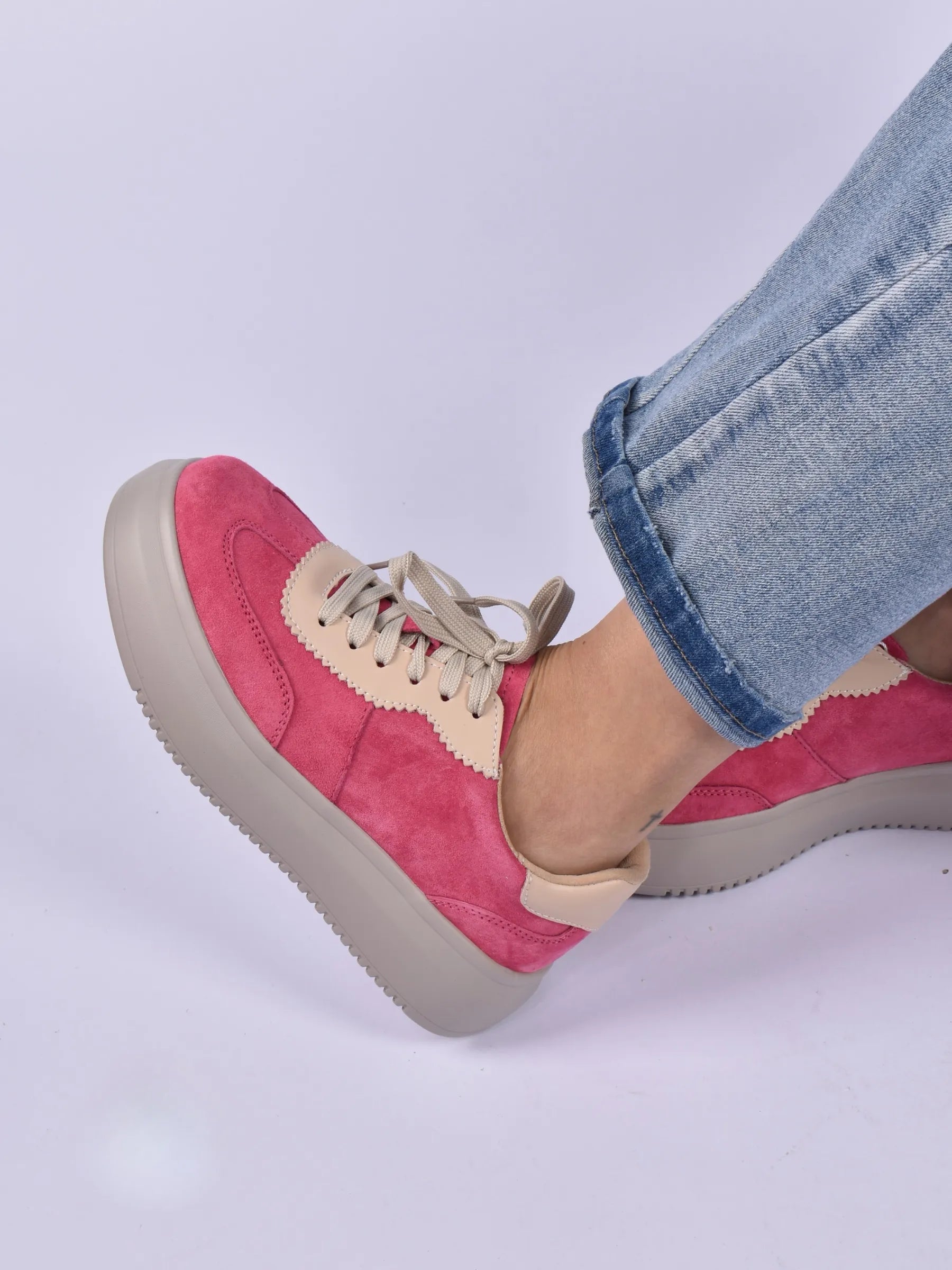 Julz Lyra Sneaker