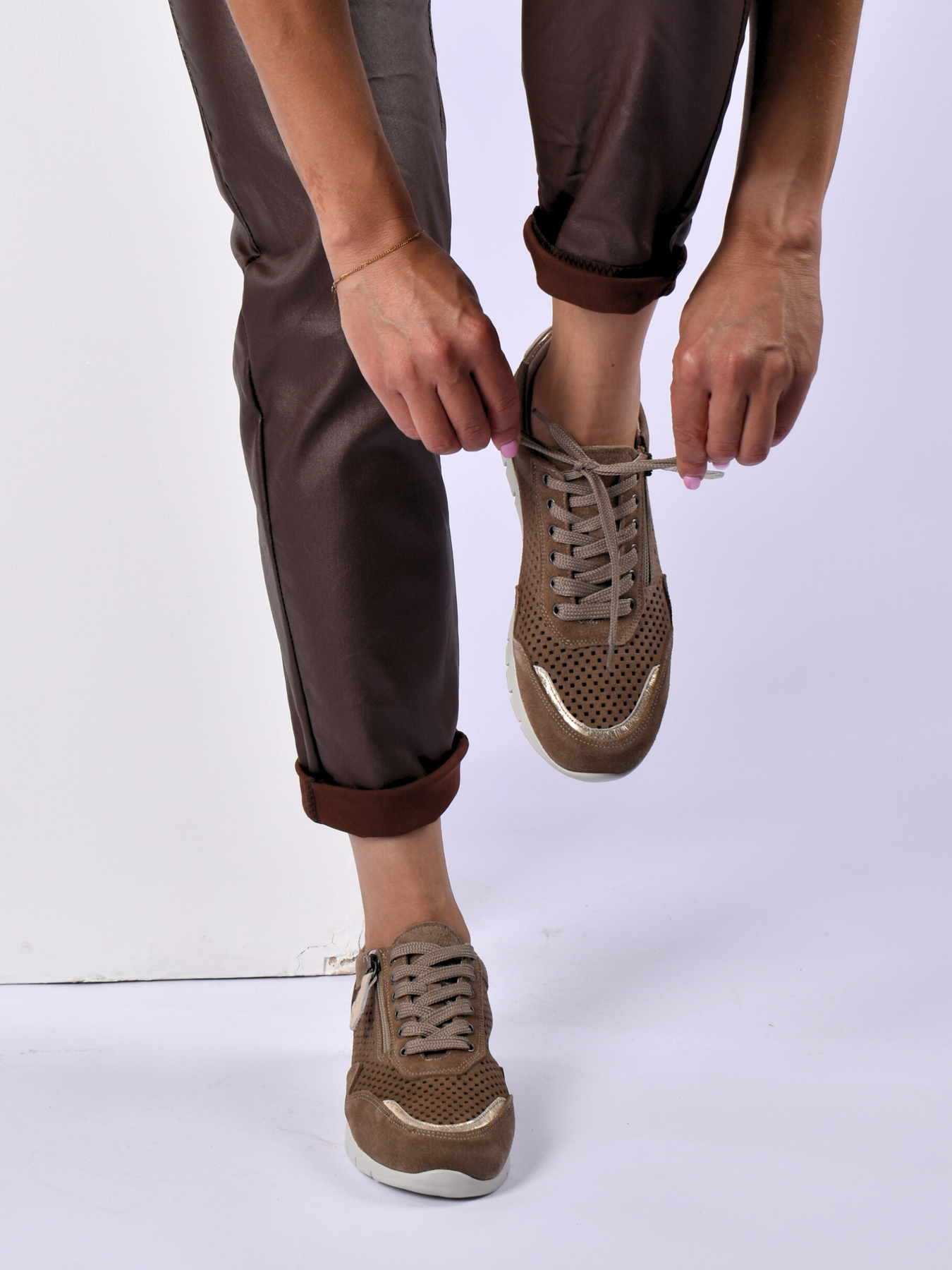 JOLIE TAUPE ZIP SNEAKER