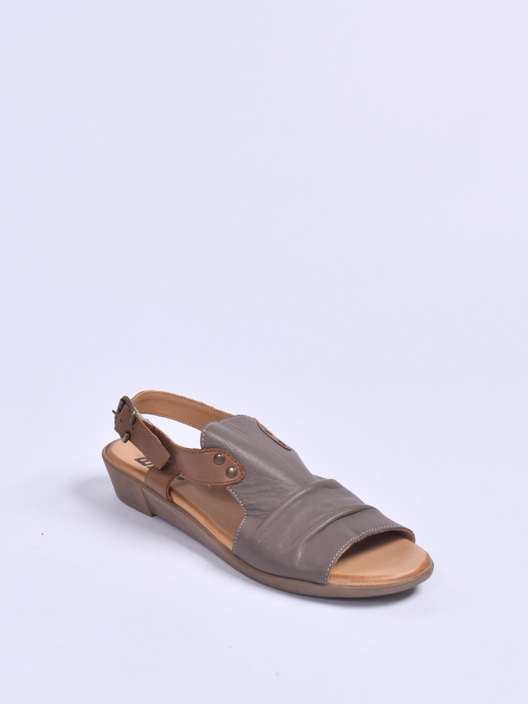 BUENO RED TAN LOW WEDGE