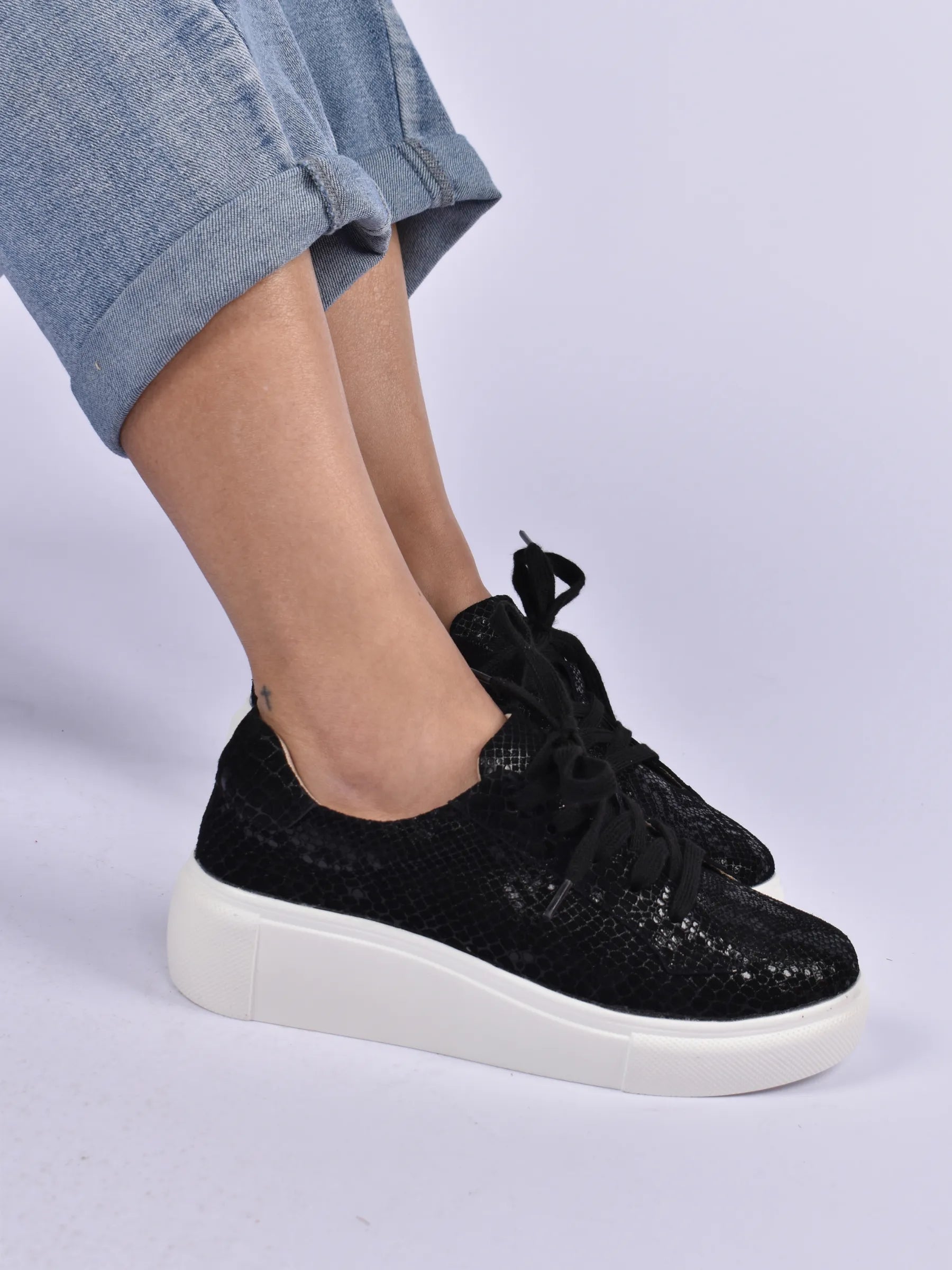 Julz Bayley Sneaker
