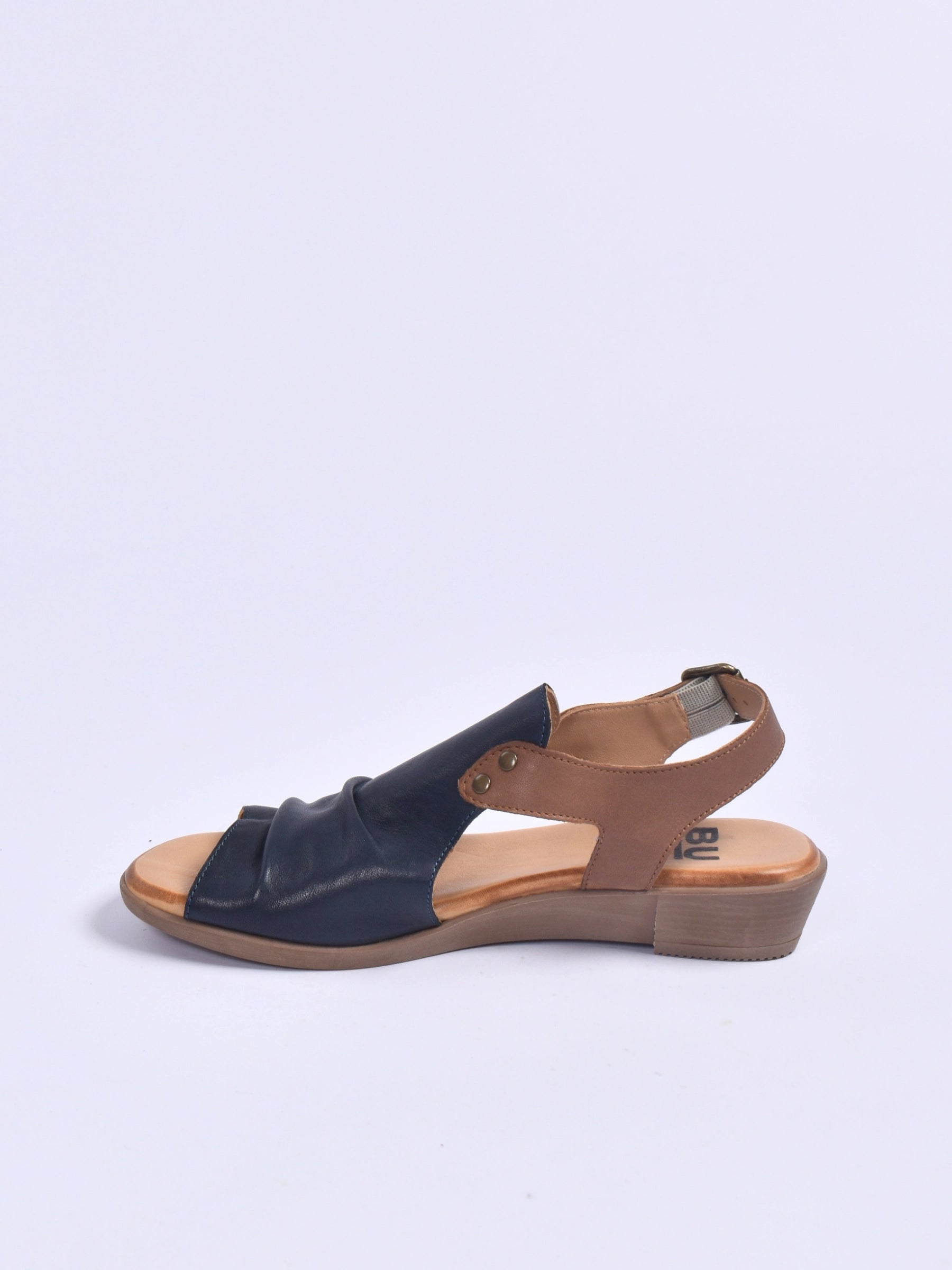 BUENO RED TAN LOW WEDGE