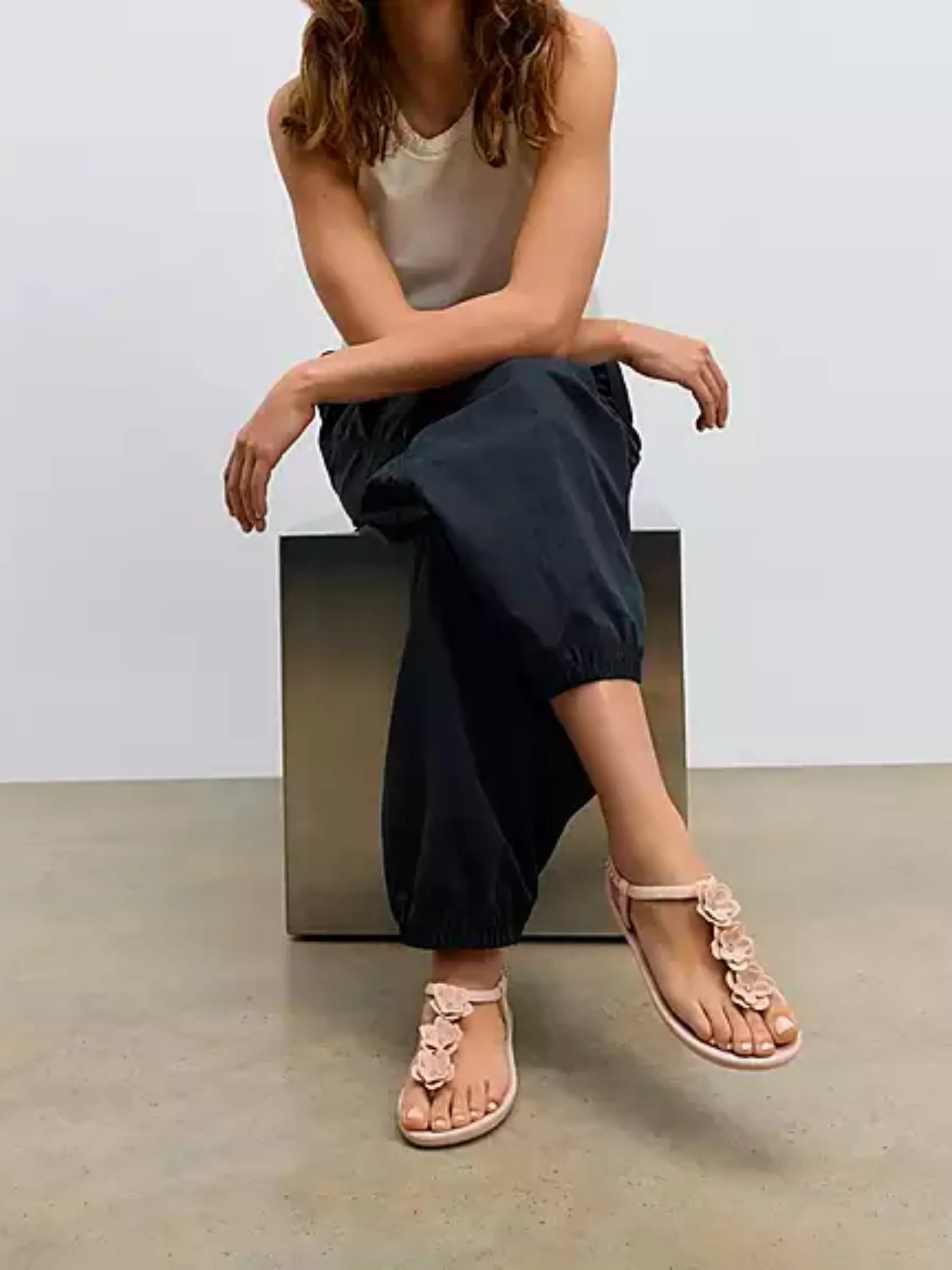 FIT FLOP IQUSHION SPLASH FLOWER T-BAR SANDAL