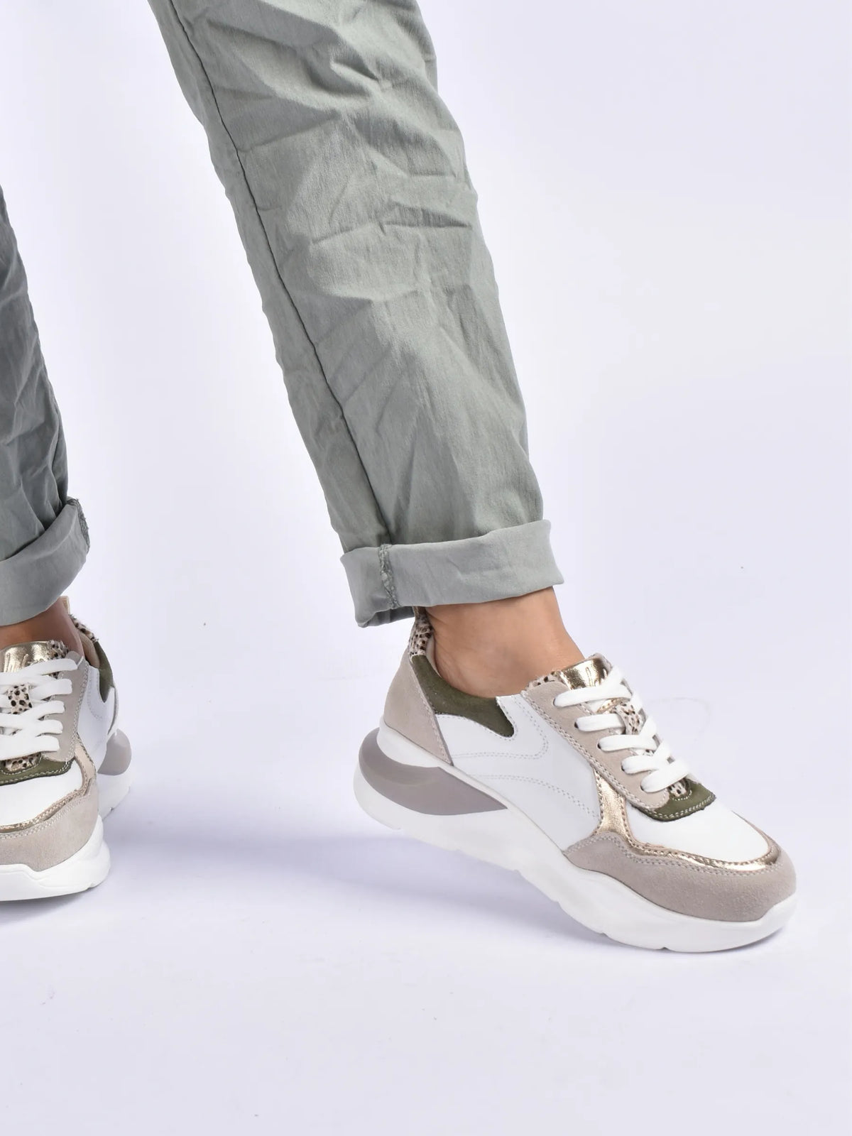 Julz Dara Sneaker