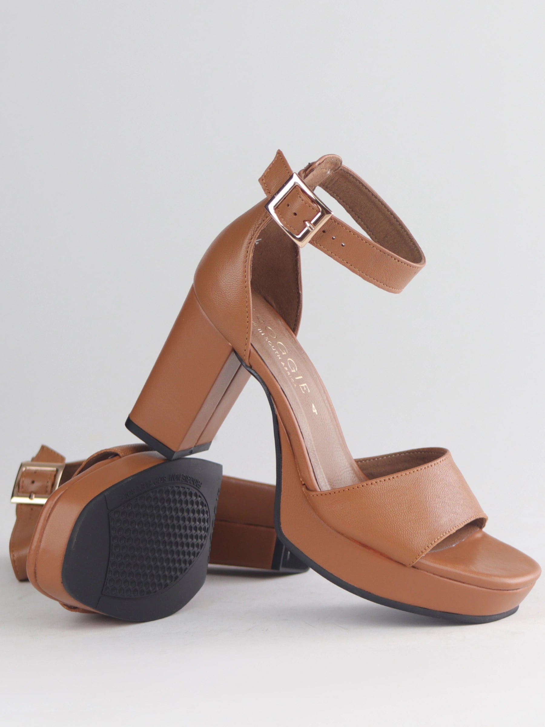 FROGGIE BACK BLOCK HEEL SANDAL