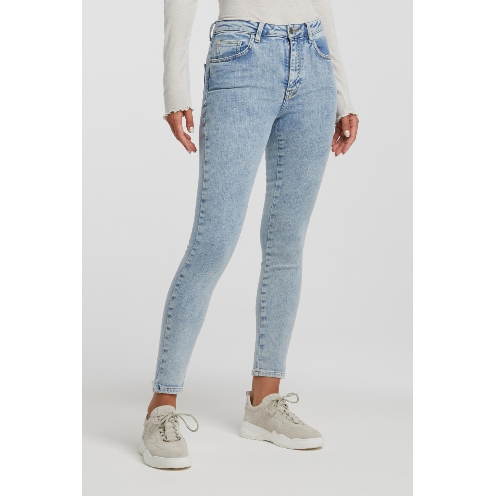 one button high waisted skinny jeans