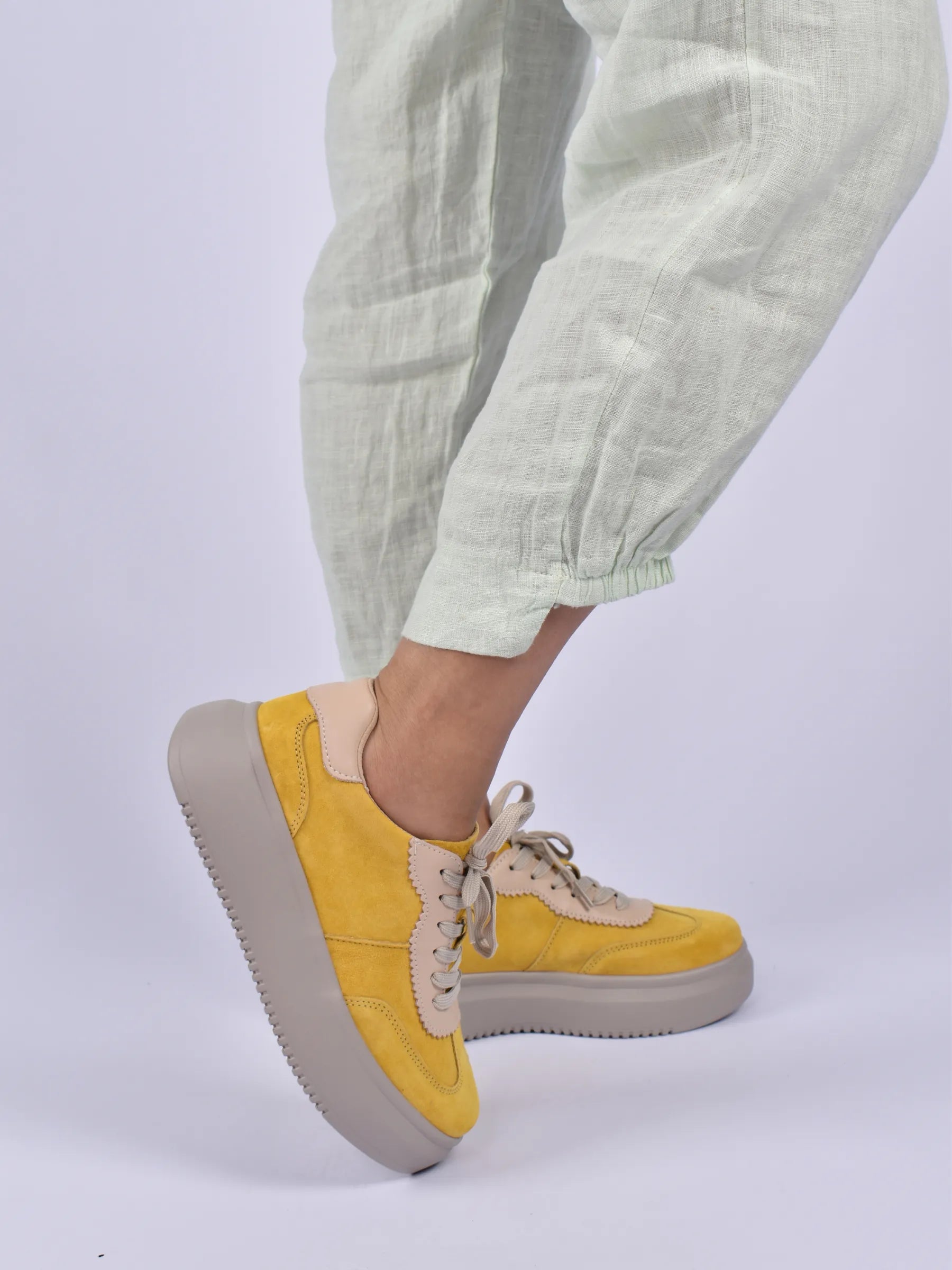 Julz Lyra Sneaker