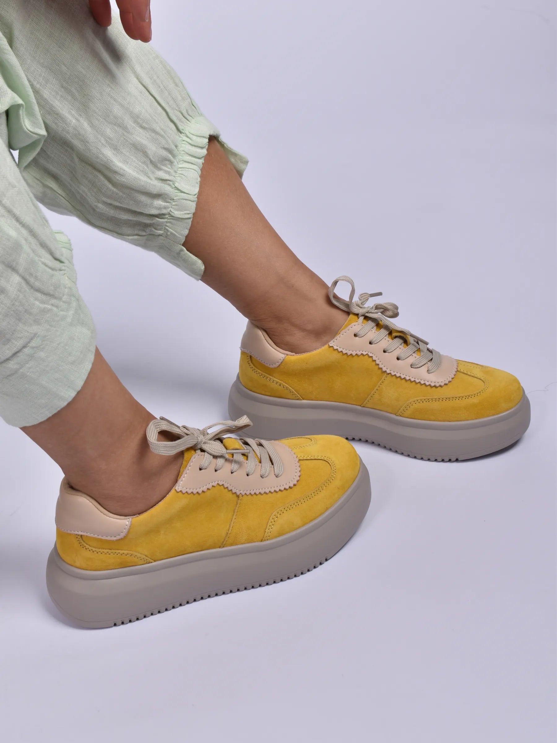 Julz Lyra Sneaker
