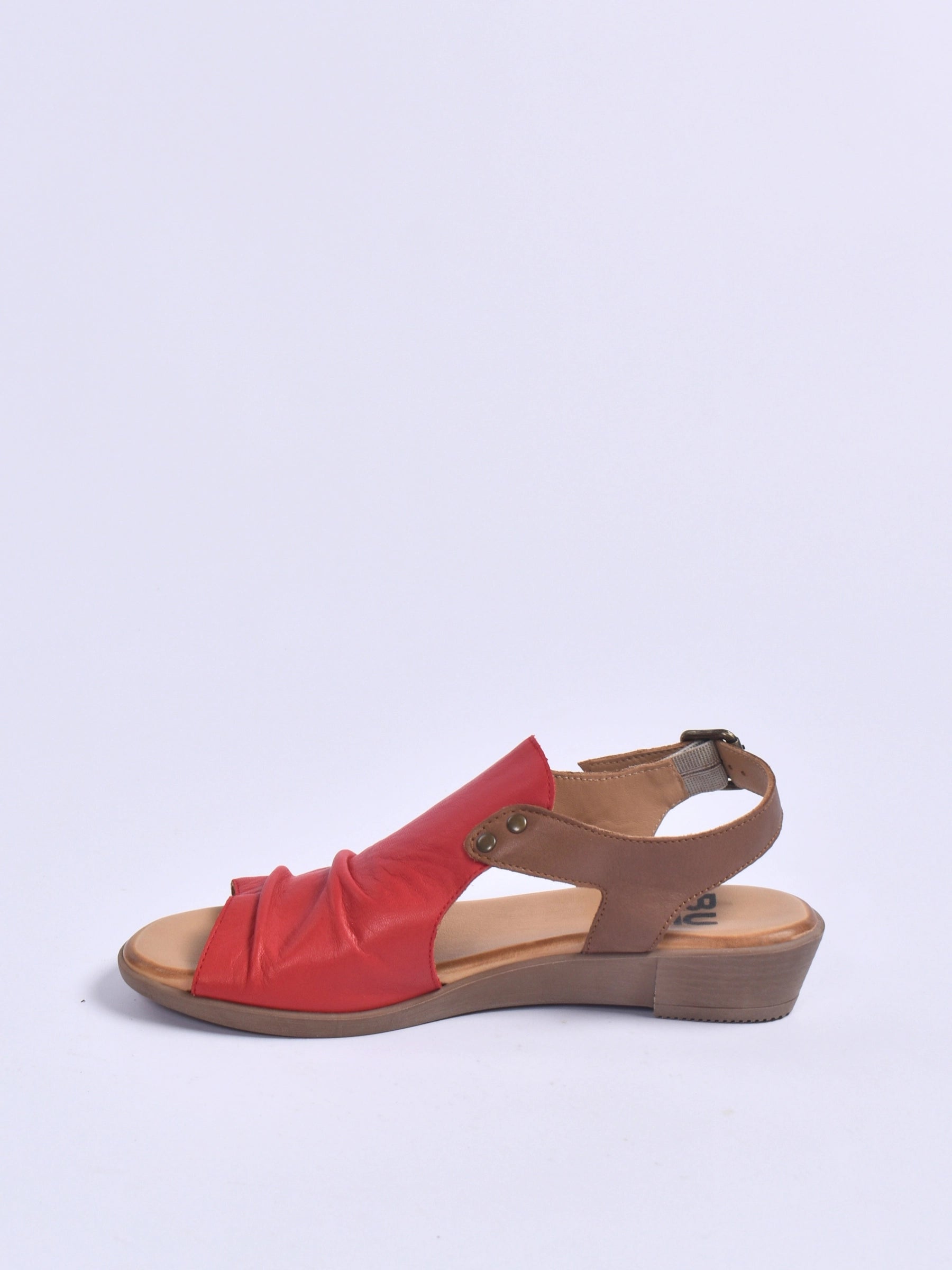 BUENO RED TAN LOW WEDGE