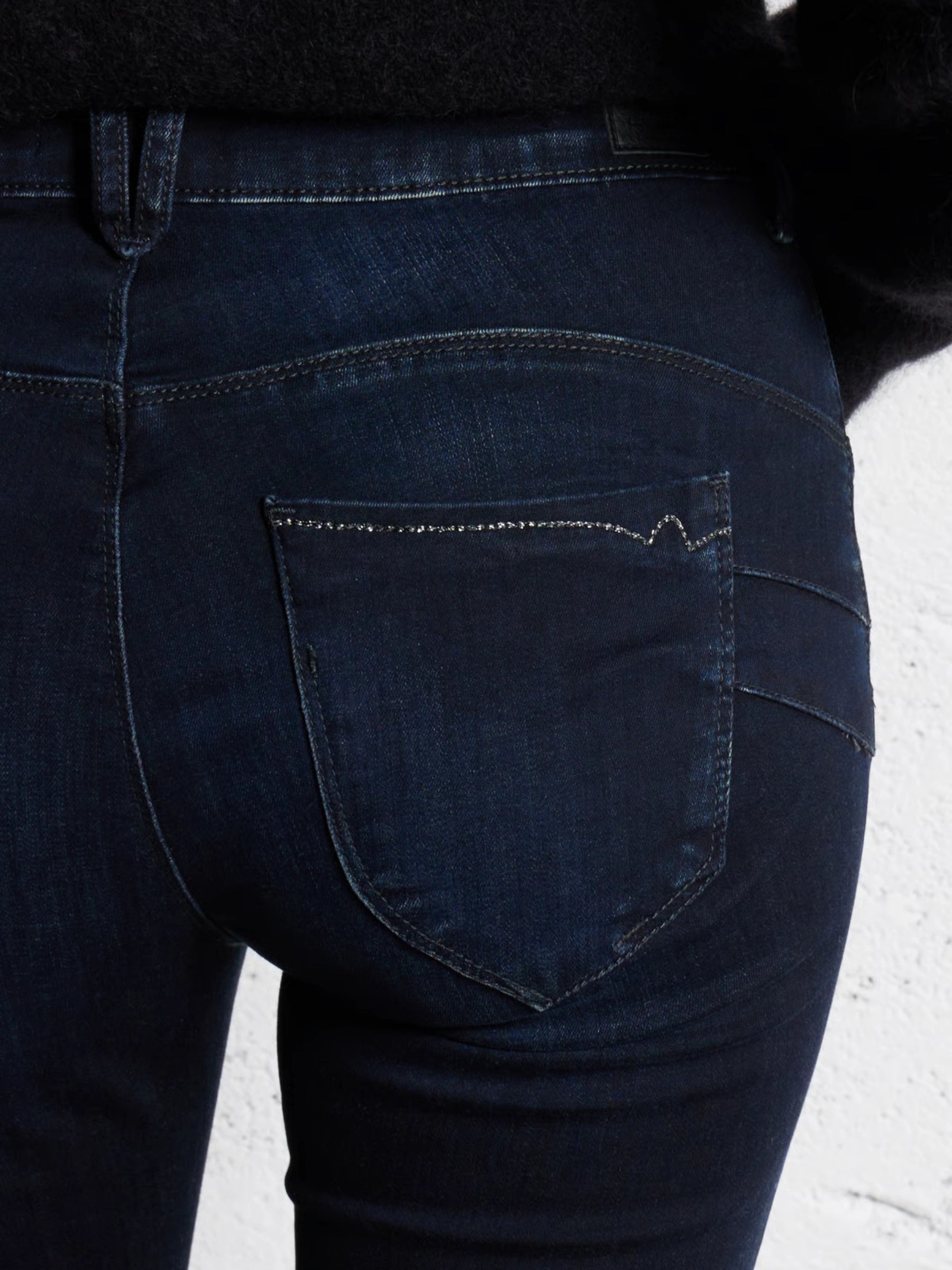 LE TEMPS BLUE BLACK JEANS