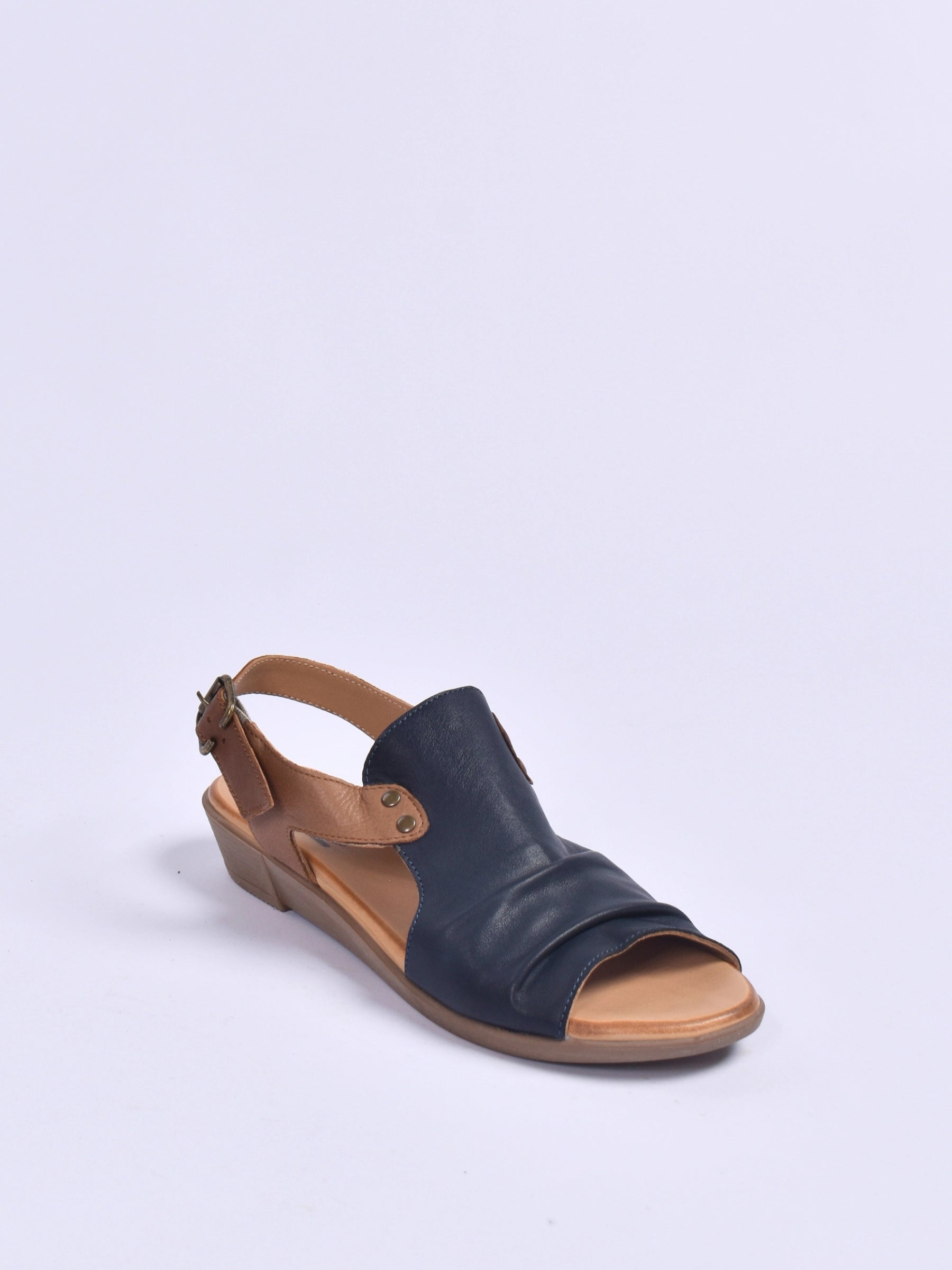 BUENO RED TAN LOW WEDGE
