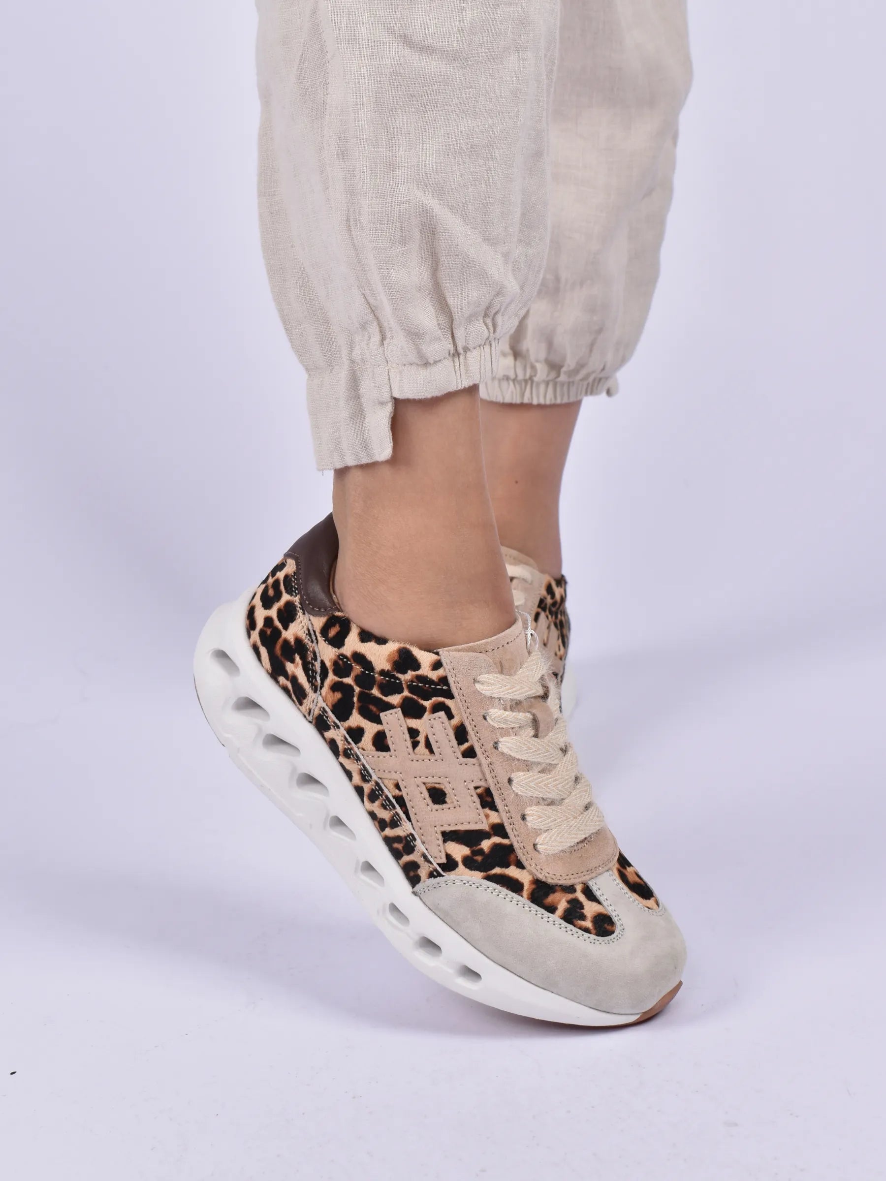 Julz Lumi Aero Sneaker