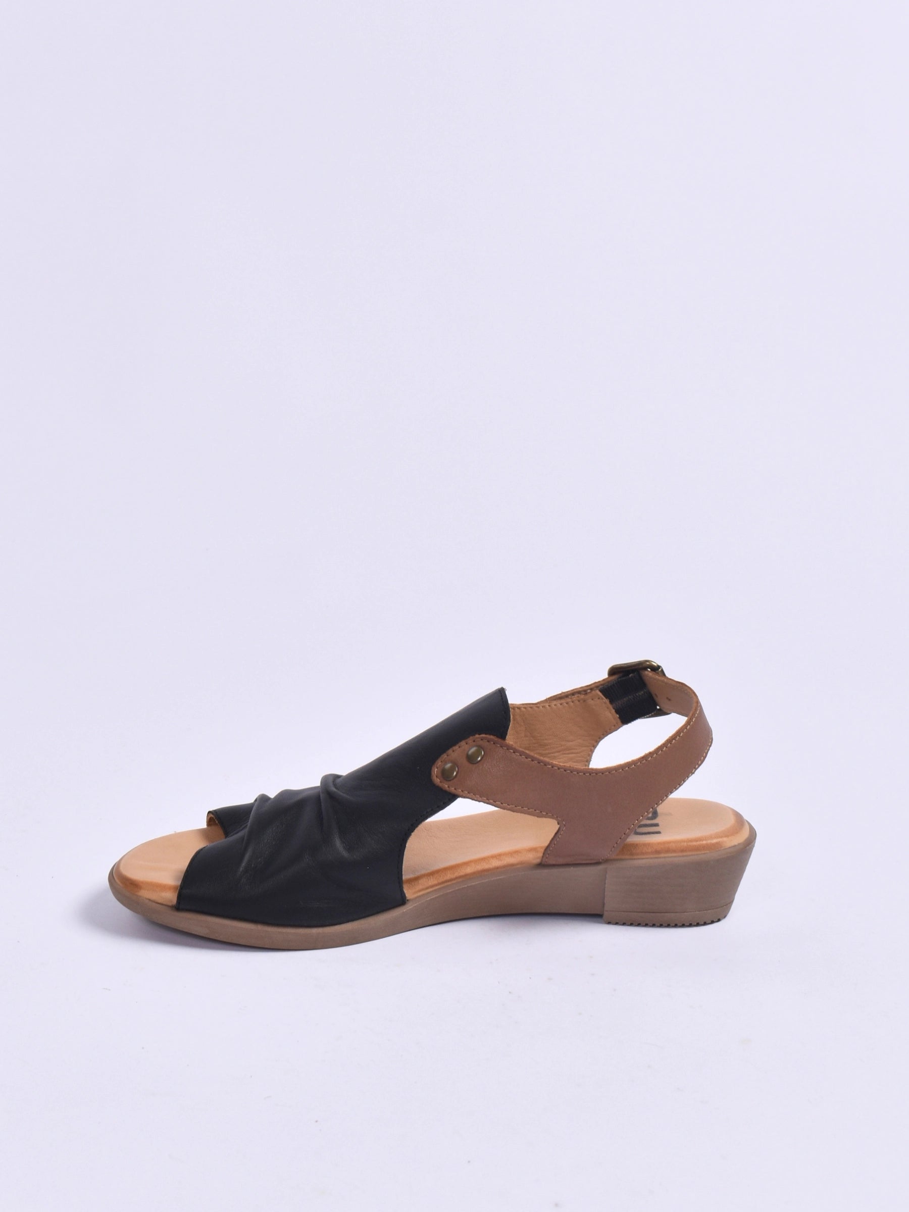 BUENO RED TAN LOW WEDGE