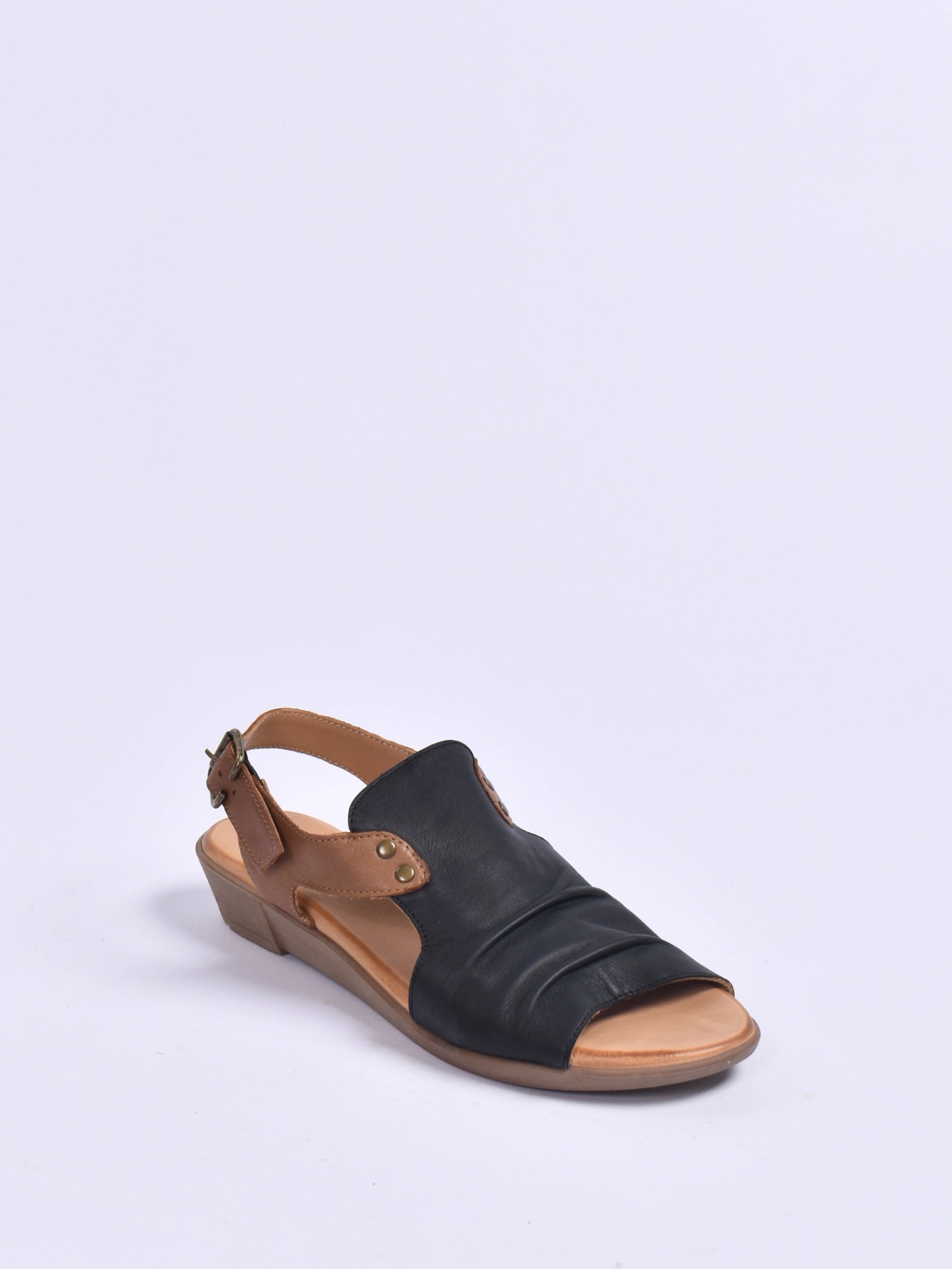 BUENO RED TAN LOW WEDGE