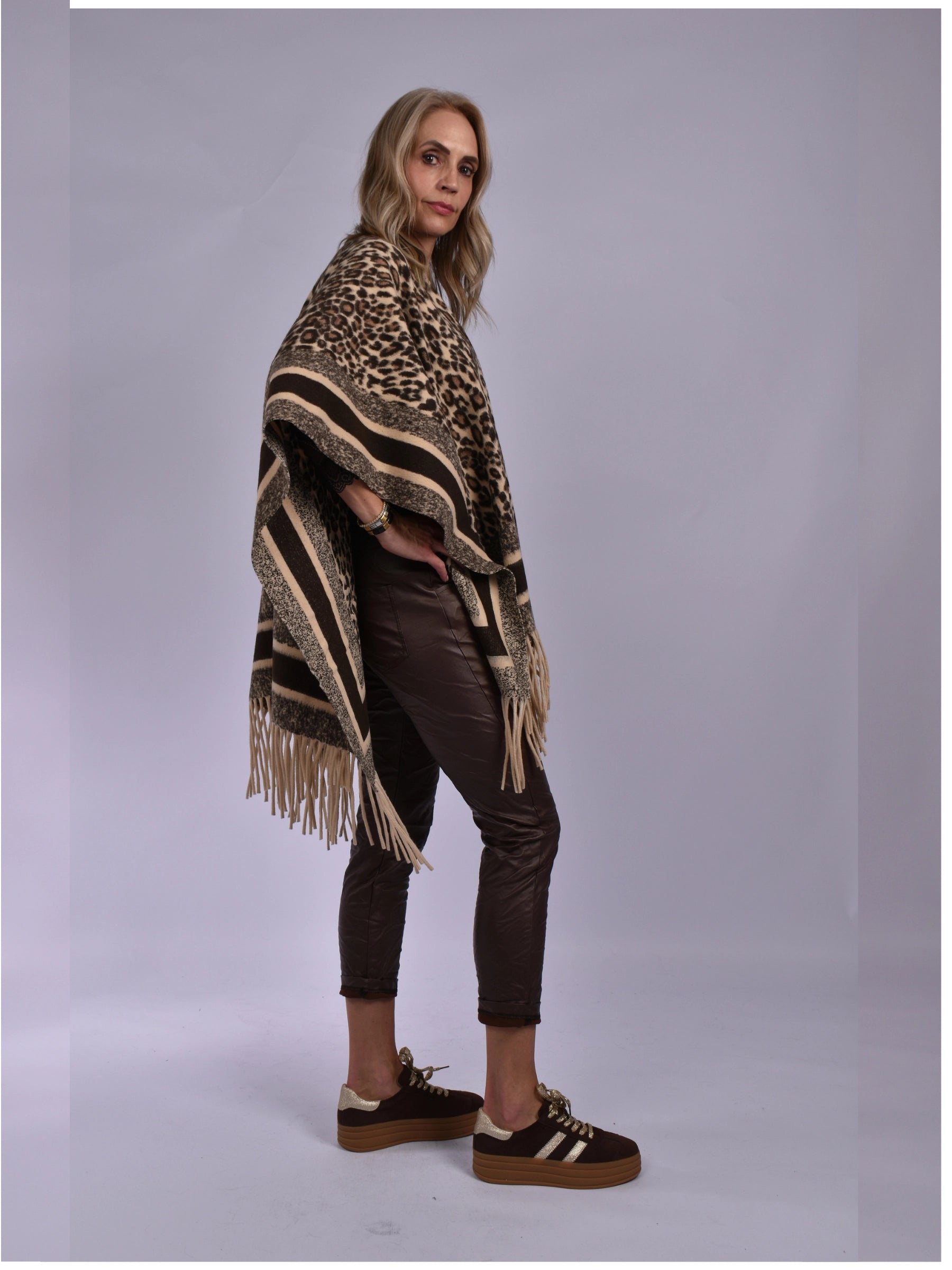 JOLIE BLACK WHITE PONCHO