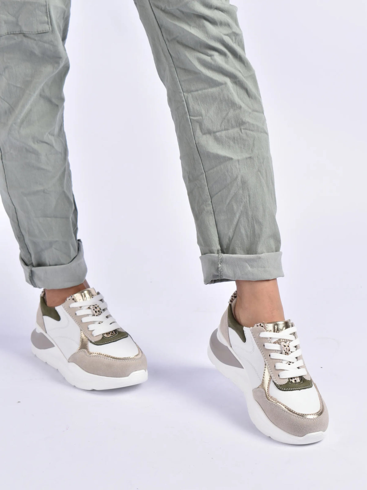 Julz Dara Sneaker