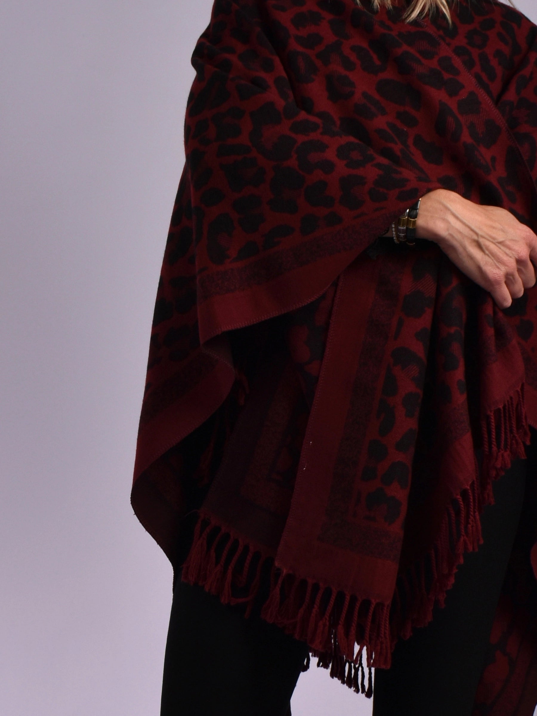 JOLIE PONCHO - GREY BLACK