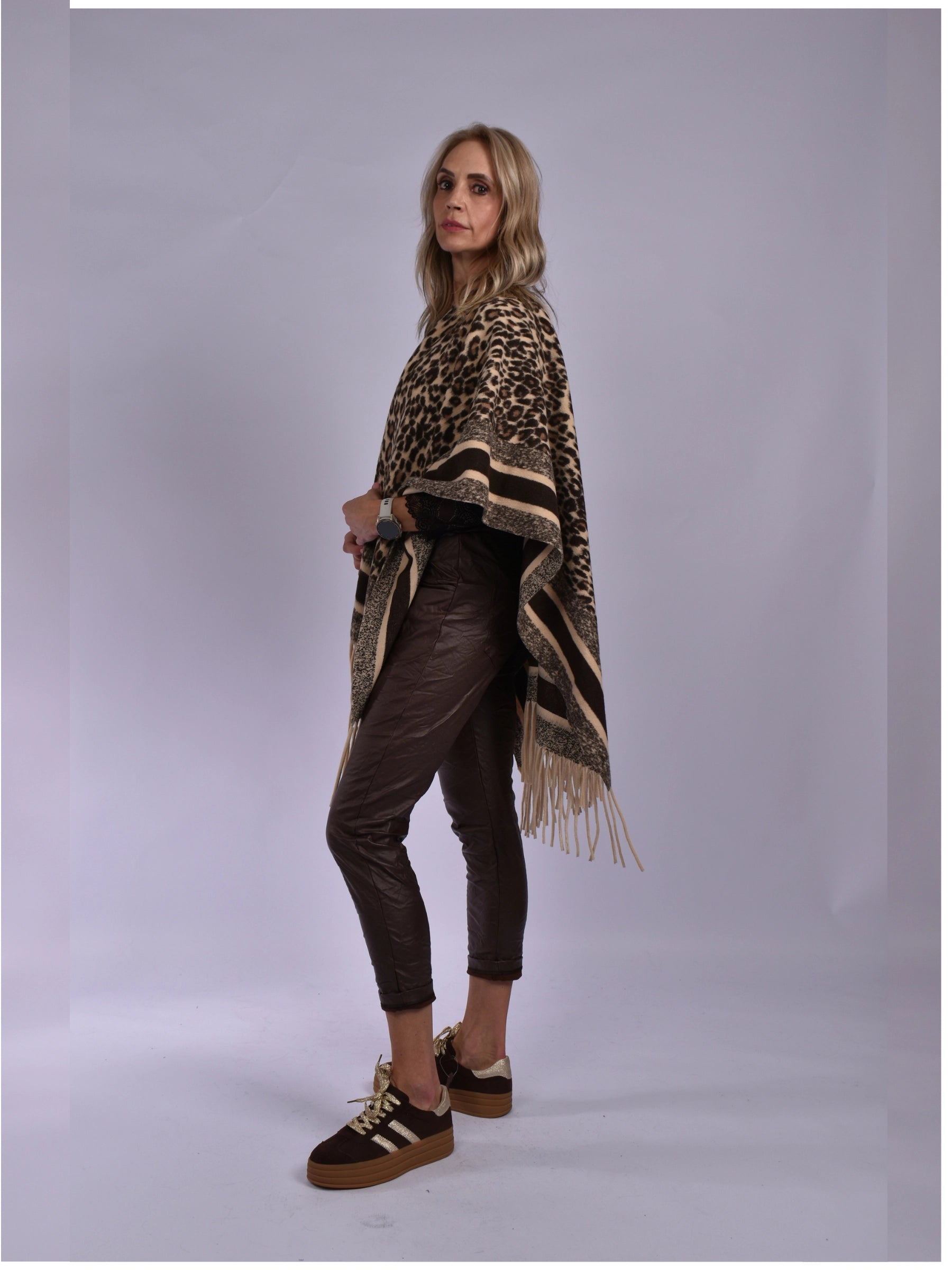 JOLIE BLACK WHITE PONCHO
