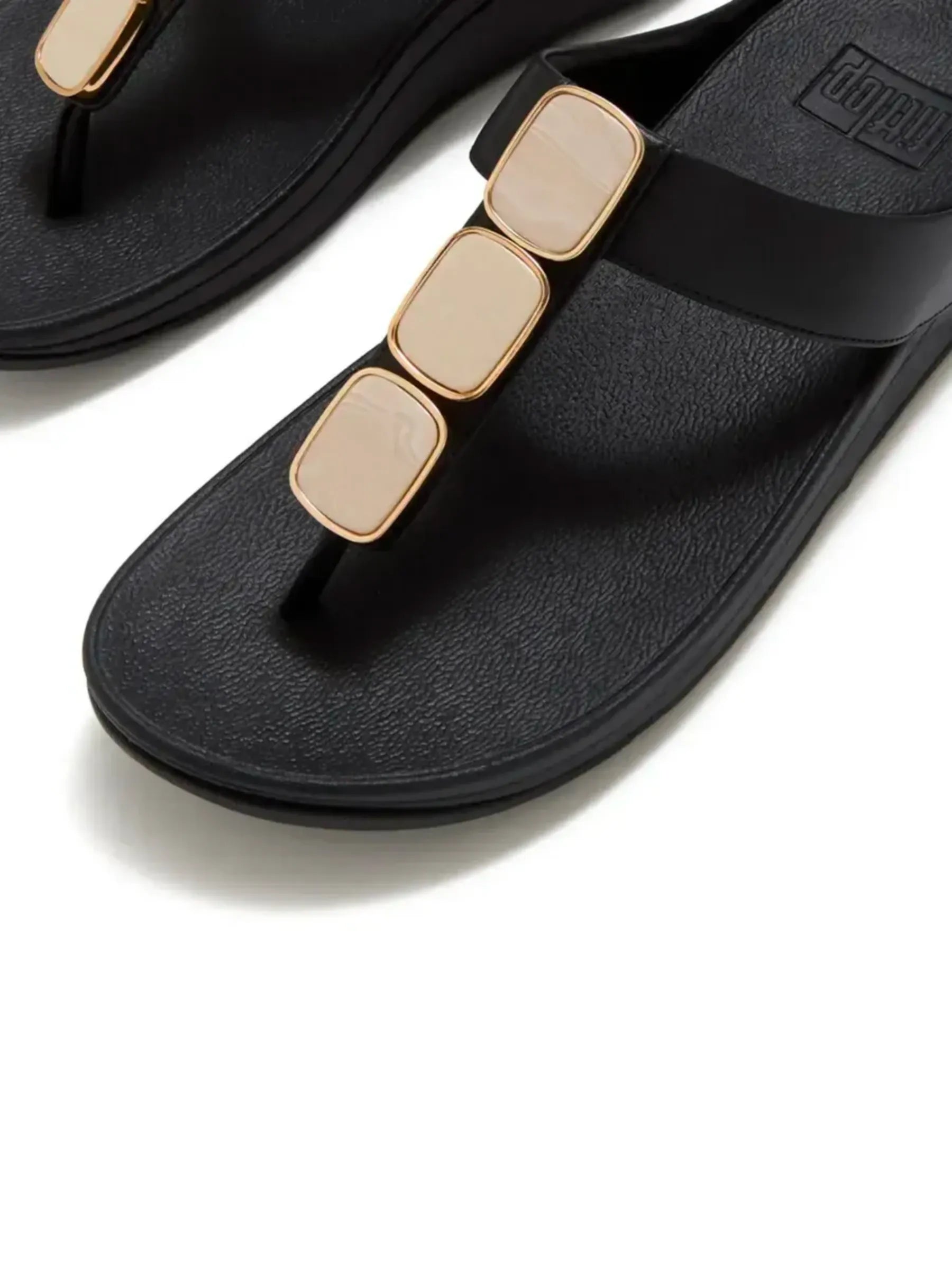 FIT FLOP LULU GLOSSY BUTTON SANDAL
