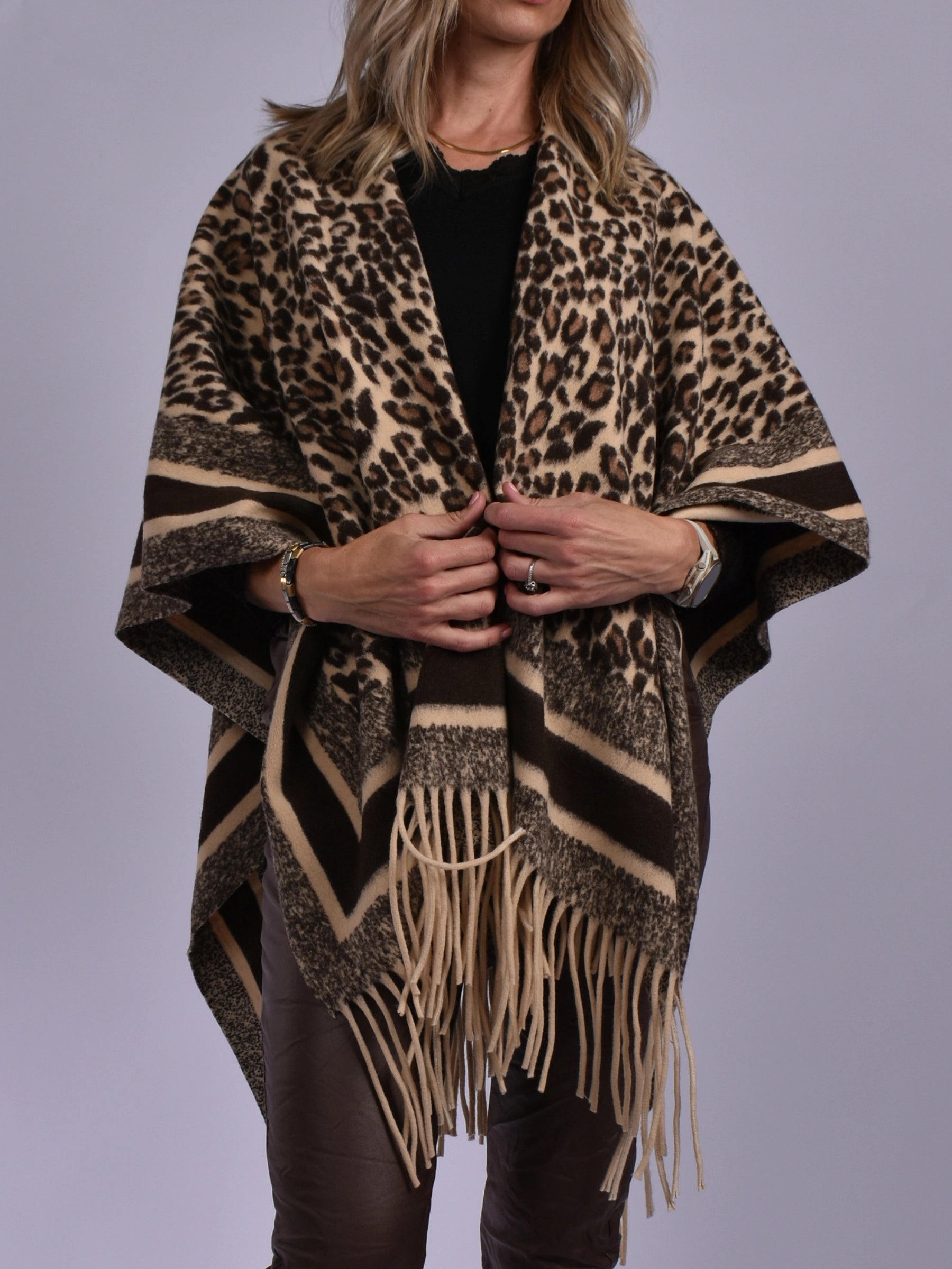 JOLIE BLACK WHITE PONCHO