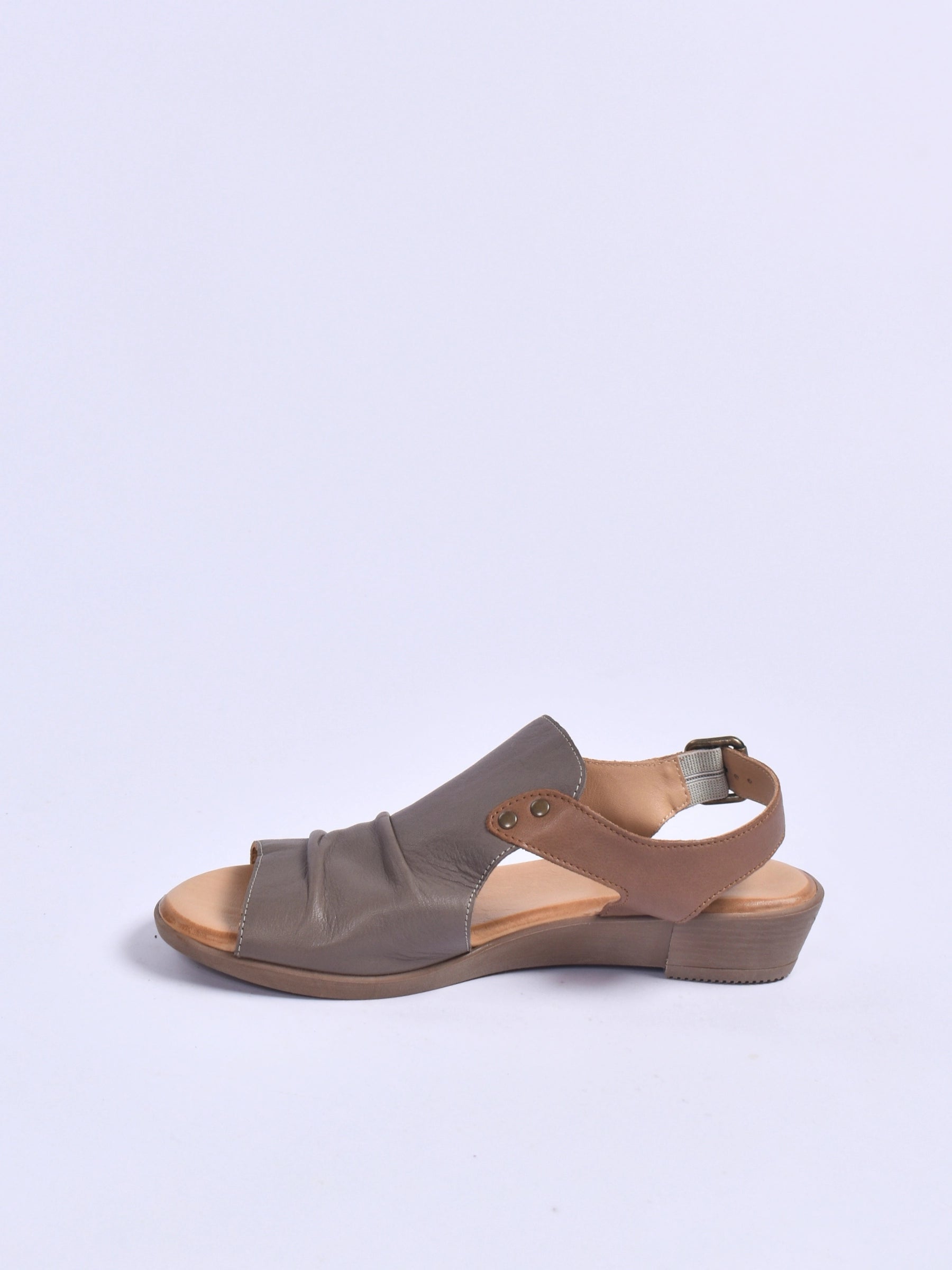 BUENO RED TAN LOW WEDGE