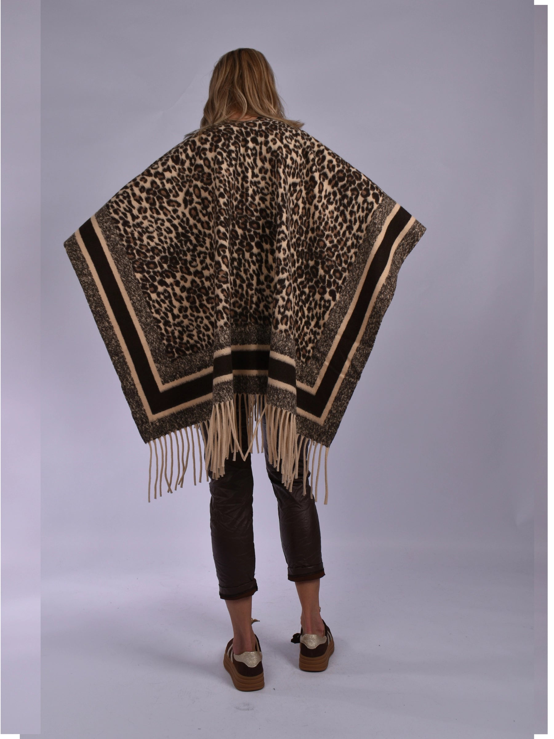 JOLIE BLACK WHITE PONCHO