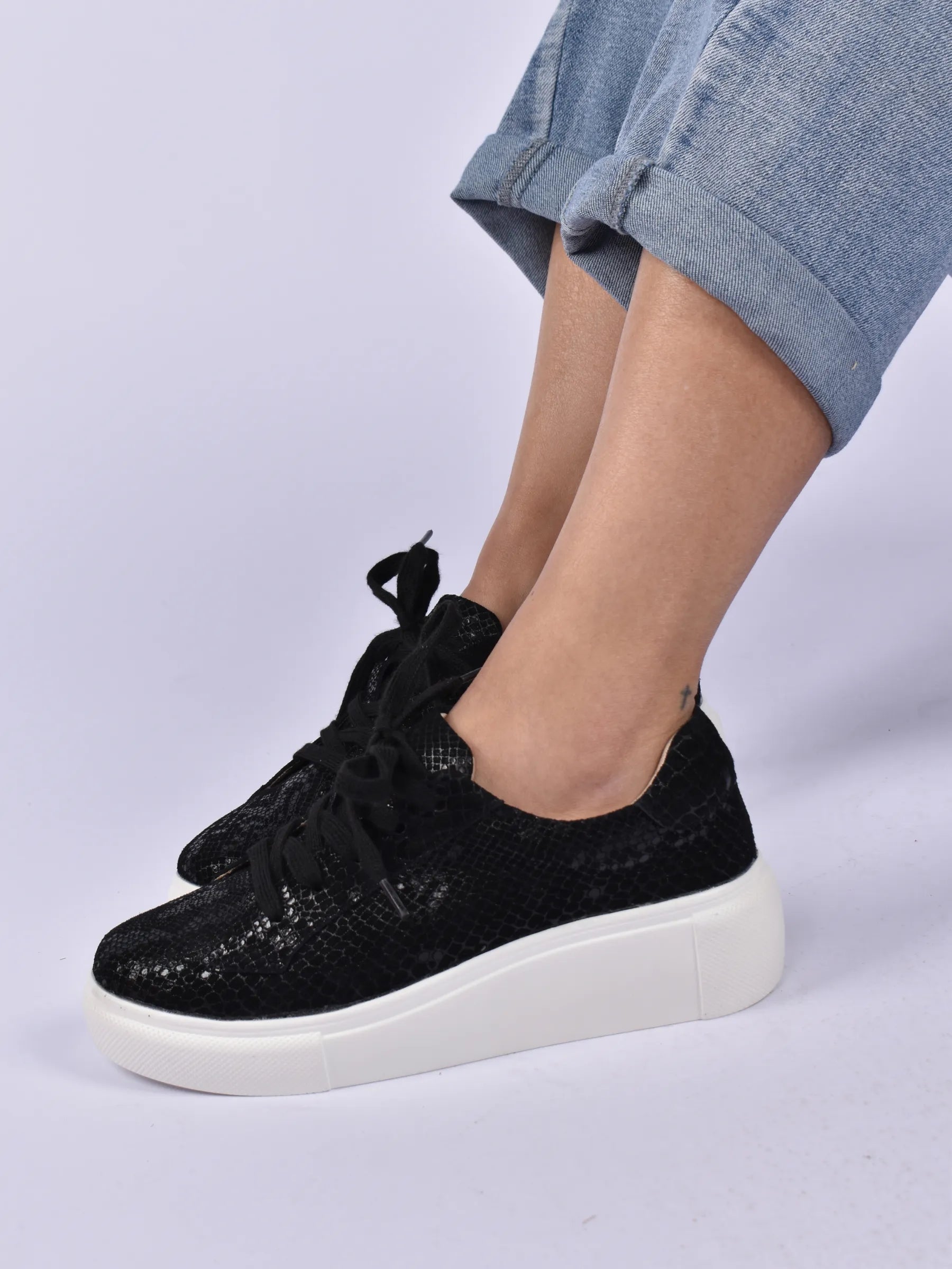 Julz Bayley Sneaker