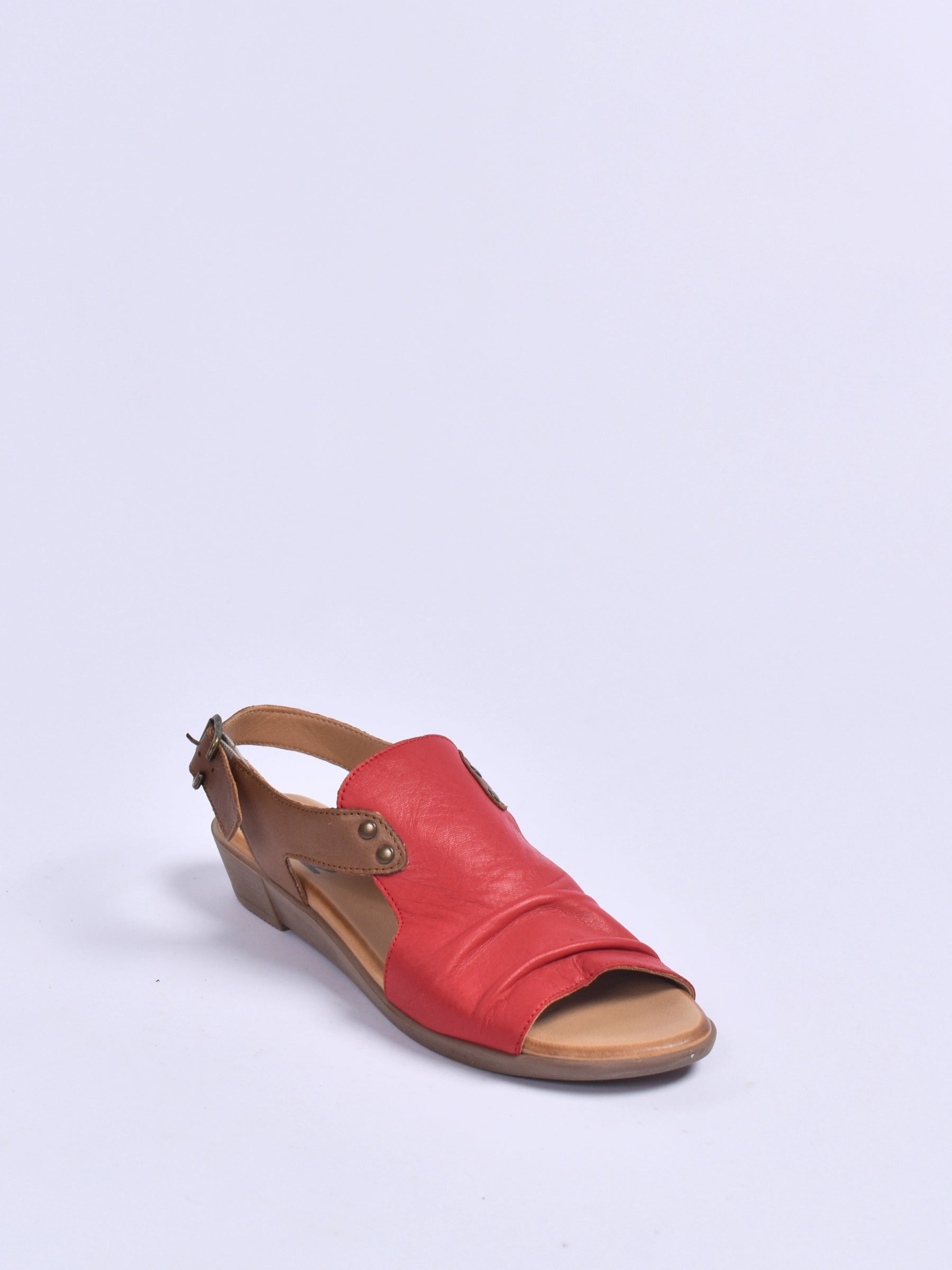 BUENO RED TAN LOW WEDGE
