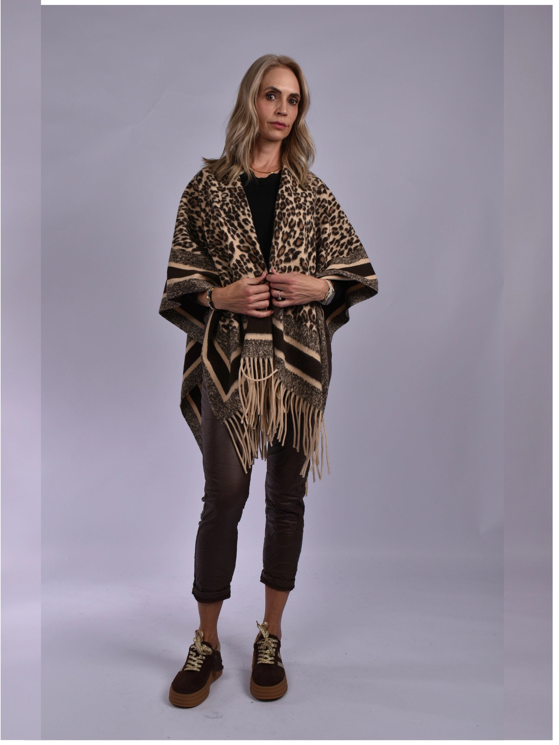 JOLIE BLACK WHITE PONCHO