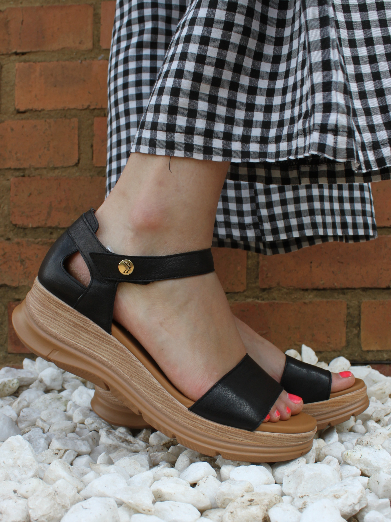PAULA URBAN PLATINO TEXTURED LOW WEDGE