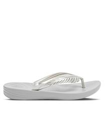FIT FLOP SILVER IQUSHION FEATHER TOE POST