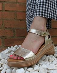 PAULA URBAN PLATINO TEXTURED LOW WEDGE 